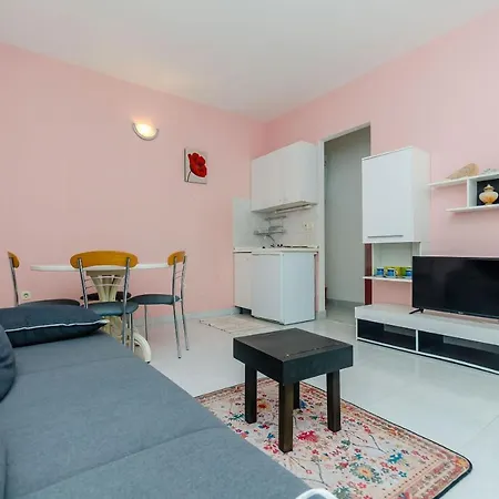 Zdenka Apartment *