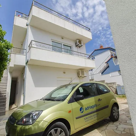 Zdenka Apartment *